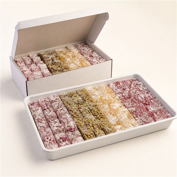 Assortiment de loukoums en plateau et boîte de restauration